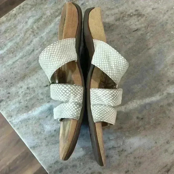 Vionic Sandals Womens Sz 11 Skylar Buckle Three Strap Slide Flats TVW4946 White - Picture 6 of 10